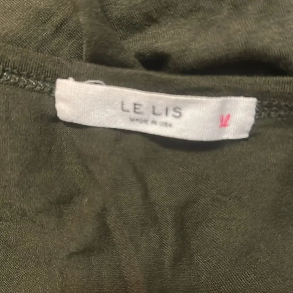 Le Lis Green top ,size Medium - Picture 4 of 5